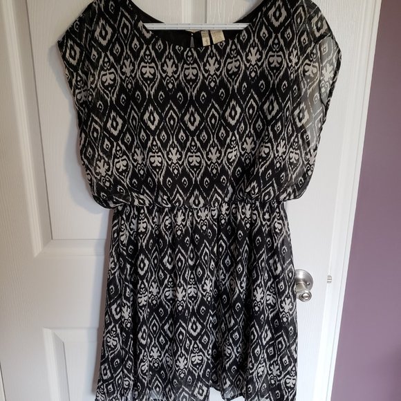 Dresses - Picture 5 of 5